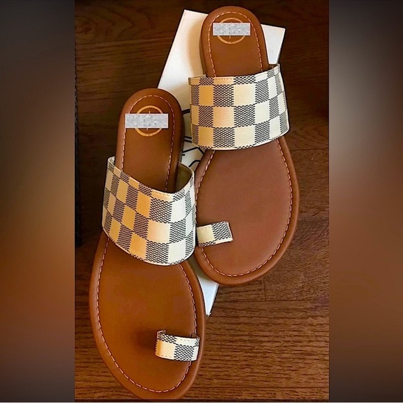 🆕🌿🤍MKS: IVORY/GRAY Checkered Sandals SIZE 9 - Picture 1 of 6